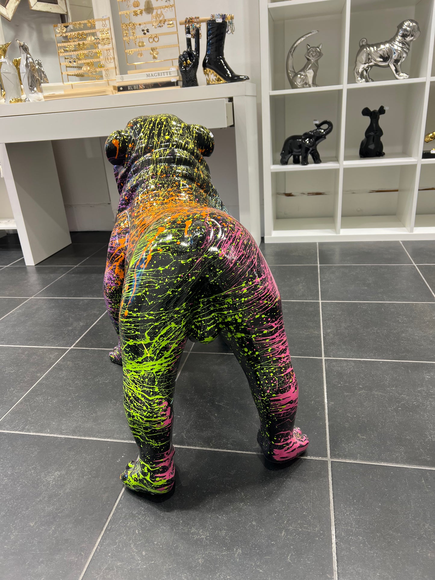 Bulldog met verfspatten voor buiten of binnen